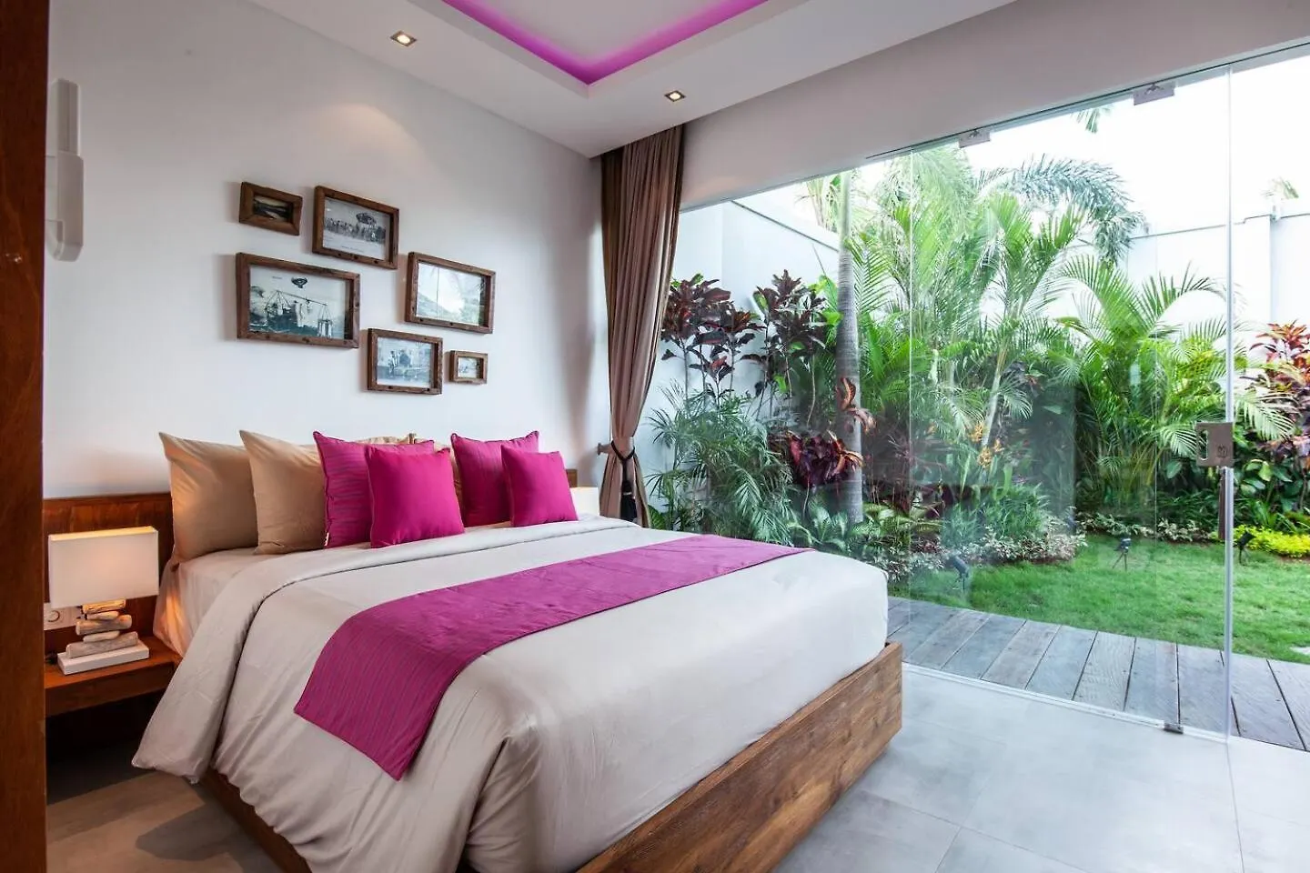 Seminyak 5 Bd Villa Avec Chill-Out Extrieur