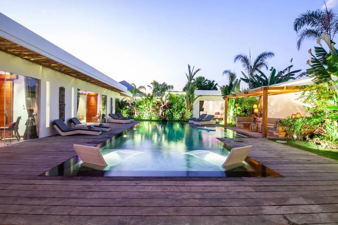 Seminyak 5 Bd Villa Avec Chill-Out Extrieur