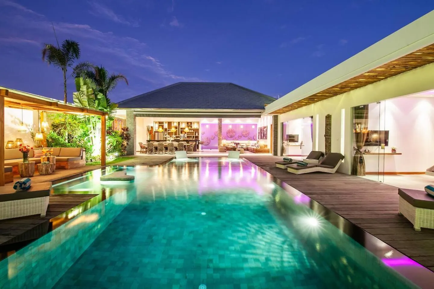 Seminyak 5 Bd Villa Avec Chill-Out Extrieur 인도네시아